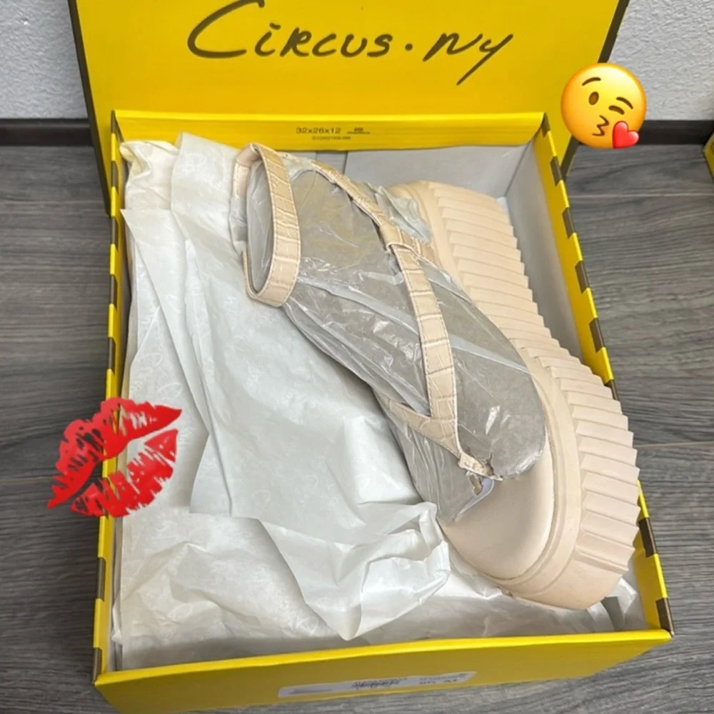 CIRCUS NY Women's Elana Platform Sandals***